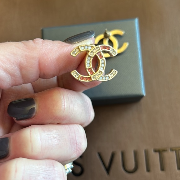 Authentic Chanel Earrings! Real diamonds and gemstones. - Picture 4 of 9